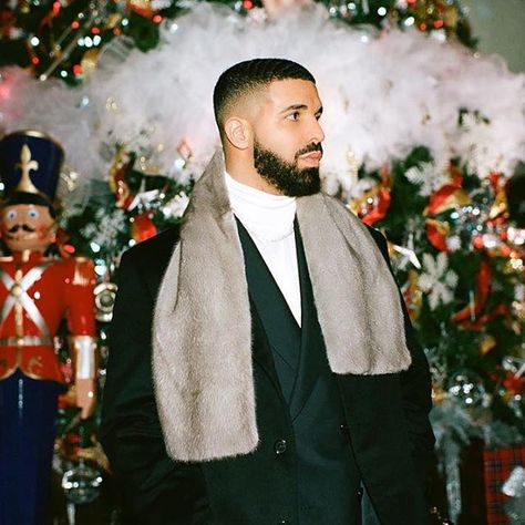 Drake Black And White, Drake Costume, Drake Outfit, Drake Christmas, Nicki And Drake, Star Black And White, Drake Video, Outfit With Hat, Drake Clothing