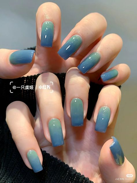 Green And Blue Ombre Nails, Blue Green Nail Art, Mickey Mouse Nails, Blue Ombre Nails, Dream Ideas, April Nails, Green Nail Art, Retro Nails, May Nails