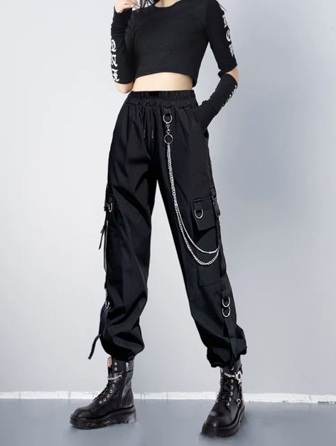 Lazy Streetwear Outfits, Tomboy Outfit, Chain Pants, Techno Outfit, 일본 패션, Pant For Women, Cargo Pants Outfit, Casual Preppy Outfits, E Girl