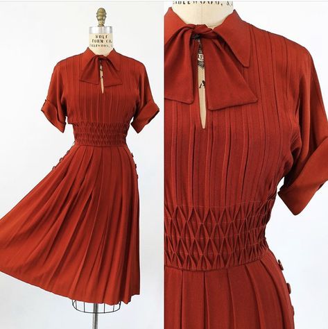 Forties Fashion, Vintage Retro Clothing, Fashion 1940s, 40s Fashion, Vintage Wardrobe, 1940s Dresses, Apple Red, Vintage Style Dresses, 1940s Fashion