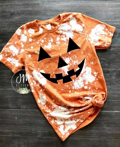 Cricut T Shirt Ideas, Bleach Halloween, Pumpkin Painting Idea, Bleach Shirt Diy, Dog Mom Life, Personalized T Shirt, Halloween Tee Shirts, Cricut Halloween, Bleach T Shirts