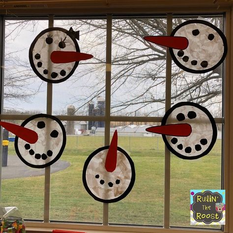 Craft Snowman For Kids, Winter Sun Catchers For Kids, Snowman Suncatcher Craft, Kindergarten Winter Crafts Easy, Christmas Suncatchers For Kids, Toddler Snowman Craft, Classroom Winter Decorations, Snow Preschool Activities, Snowman Craft Preschool