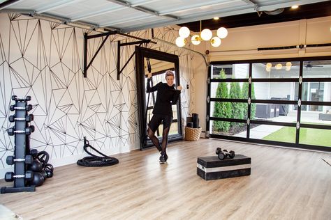 Build a Budget-Friendly At-Home Gym With These Tips From Celebrity Trainer Erin Oprea | SELF Erin Oprea, Home Gym On A Budget, Home Gym Inspiration, Dream Home Gym, House Gym, Workout Room Home, Home Gym Garage, Studio Pilates, Diy Home Gym