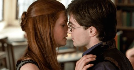 Harry Potter Trivia Questions, Harry Potter Couples, Harry Potter Ginny Weasley, Film Harry Potter, Harry Potter Ginny, Deathly Hallows Part 1, Harry Potter Quiz, Harry And Ginny, Harry Potter Deathly Hallows