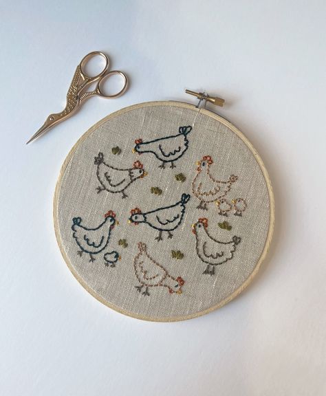 Spring Chickens hand embroidered hoop Non Traditional Embroidery, Farmhouse Embroidery Designs, Spring House Decor, Embroidered Chicken, Chicken Embroidery, Spring House, Embroidered Hoop, Embroidery Stitches Tutorial, Background Fabric