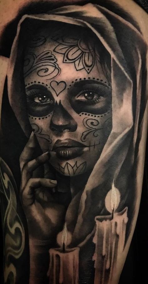 Tattoos Torso, Day Of The Dead Tattoos, Traditional Chicano Tattoos, Sugar Skull Tattoo, Art Chicano, Feminine Skull Tattoos, Chicano Tattoos Sleeve, Catrina Tattoo, Skull Hand Tattoo