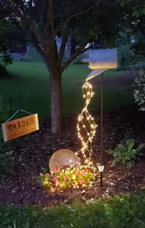 Vintage watering can with lights Watering Can Garden Decor, Water Can With Lights Pouring Out, Old Watering Can Ideas, Watering Can Ideas, Garden With Lights, Watering Can With Lights, Vintage Watering Can, Can Ideas, Side Ideas