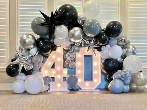 Valentine Bedroom, Valentine Bedroom Decor, Diy Marquee Letters, Balloon Decor Ideas, Rock N Roll Party, Letters Diy, 40th Birthday Ideas, Birthday Balloon Decorations, Marquee Letters