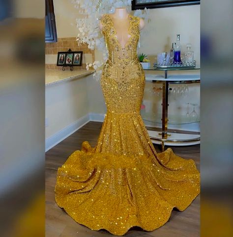 Gold Prom Dresses 2023, Prom Blowout, Gold Prom Dresses Black Women, Crystal Birthday Party, Gold Prom Dresses Long, Glitter Dress Long, Prom 2k24, Prom Dresses Gold, Elegant Couture