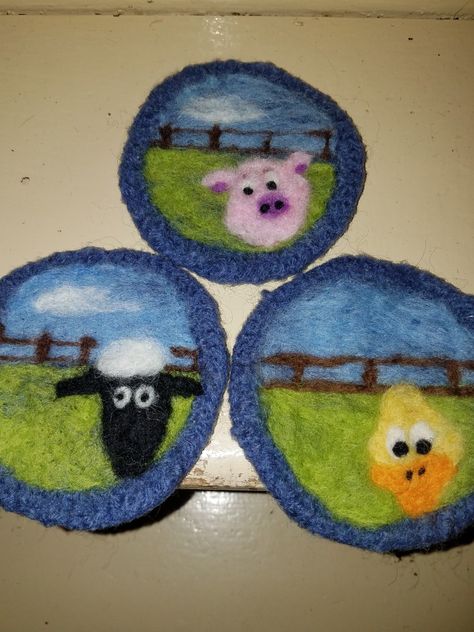 2d Felting Ideas, Felt Coasters, Wet Felting Projects, Needle Felting Diy, Felt Pictures, Cones Crafts, Wool Art, Fabric Yarn, Christmas Wood Crafts