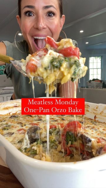 Ereka Vetrini on Instagram: "SAVE this delicious ONE-PAN DINNER for an easy back-to-school weekday meal! This veggie packed BAKED ORZO is designed for #MeatlessMonday, but you can absolutely add cooked chicken or cooked ground beef if vegetarian is not your thing. I meant to say veggie stock!!!! 1 pint of cherry tomatoes 8 ounces of sliced mushroom 1/2 bundle of broccolini florets (I saved the stems for an omelette) 1 small onion diced 1 tsp fresh or dry rosemary 1 tsp fresh or dry thyme 3/4 ts Vegetarian Orzo Bake, One Pan Vegetarian Orzo Bake, One Pan Orzo Bake, Veggie Orzo Bake, Vegetable Pasta Bake Recipes, Erekav Recipes, Orzo Vegetarian Recipes, Ereka Vetrini Recipes, Veggie Orzo