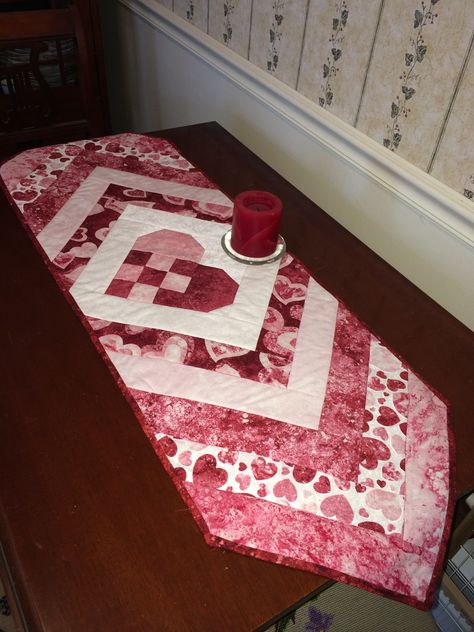 Quilted Table Runners Patterns Free Valentines Day, Valentines Runners Table Toppers, Free Valentine Table Runner Patterns, Valentines Quilted Table Toppers, Valentines Table Runner Pattern, Valentine Quilted Table Runner, Heart Table Runner Pattern, Valentine Table Runner Pattern Free, Valentines Table Runner