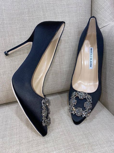 Old Money Heels, Rhinestone Business, Manolo Blahnik Wedding Shoes, Kitten Heel Wedding Shoes, Motivasi Diet, Chic High Heels, Manolo Blahnik Hangisi, Manolo Blahnik Heels, Fashion Shoes Heels