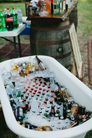 Beer Bar Wedding, Beer Bath, Beer Ideas, Antique Style Wedding, Outdoor Cooler, Cooler Ideas, Wedding Greenery, Drink Bar, Arch Decoration Wedding