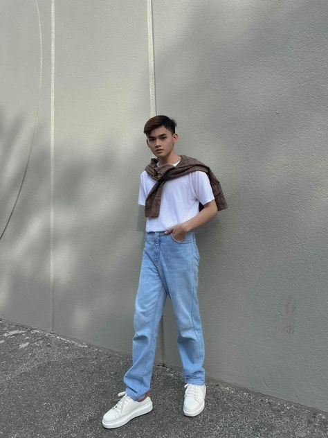 Blue Jeans Outfit Men Aesthetic, Jeans Outfit Men Street Style, Blue Jeans Outfit Men, Blue Pants Outfit, Blue Jeans Outfit, Men Street Style, Korean Street Fashion Men, Jeans Outfit Men, Blue Jean Outfits