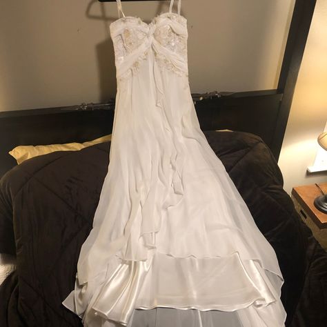 Bought Two Dresses, Reselling This One. Questions? Leave A Comment Below! White And Gold Wedding Dress Simple, 90s Style Wedding Dress, Lace And Pearl Wedding Dress, Off White Prom Dress, Cool Wedding Dresses, Wedding Dress Under 500, Off White Gown, Weird Wedding Dress, Size 8 Wedding Dress