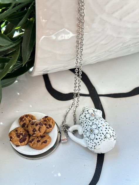 Gift for Her | Food Necklace | Sister Gift | Daughter Gift from Mum | Foodie Gift Love to dunk, crunch, or enjoy chocolate chip cookies with a scoop of ice cream? These delicious treats are hard to resist, and now you can wear that charm every day with the  Chocolate Chip Cookie Necklace! Includes: 1 plate of cookies with a porcelain jug. The cookies are detailed with chocolate chips for a realistic look. Made to Order: Each necklace is crafted just for you. Handmade: There may be slight differe Cookie Necklace, Necklace Sister, Food Necklace, Christmas Surprise, Food Jewelry, Delicious Treats, Gift Love, Foodie Gifts, Chocolate Chip Cookie