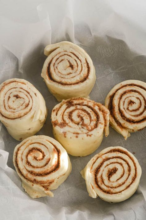 The BEST Greek Yogurt Cinnamon Rolls Yogurt Dough Cinnamon Rolls, Greek Yogurt Dough Cinnamon Rolls, Yoghurt Cinnamon Rolls, Yogurt Cinnamon Rolls, Yogurt Donut Recipes, Greek Yogurt Rolls, Greek Yogurt Cinnamon Rolls, Greek Yogurt Biscuits, Cinnamon Rolls Healthy