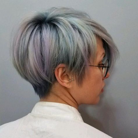 Cool Short Cut with Color Hair And Glasses, Short Choppy Haircuts, Choppy Haircuts, Choppy Bob Hairstyles, Short Grey Hair, Choppy Hair, Short Choppy Hair, Julianne Hough, Penteado Cabelo Curto