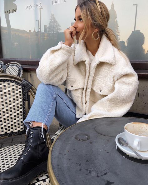 Winter Brunch Outfits, Winter Brunch, Brunch Outfit Winter, Neutral Fall Outfits, Vestiti Edgy, Brunch Outfits, Outfits For Girls, Comfy Winter, Mode Ootd