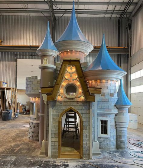 Castle Playhouse, Deco Disney, Kids Castle, Stay In A Castle, Enchanted Cottage, Cool Tree Houses, Disney Food Blog, Disney Home, A Castle