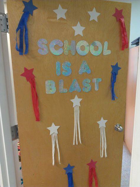 4th of July Door Ideas July Classroom Door Ideas, Fourth Of July Door Decorations, Door Decorations School, Patriotic Classroom Theme, Preschool Door Decorations, Flower Bulletin Boards, Patriotic Classroom, 4th Of July Projects, Class Door Decorations