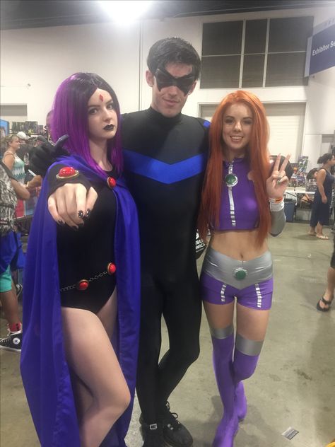 Star Fire And Nightwing Costume, Nightwing And Starfire Costume, Starfire And Nightwing Costume, Raven Nightwing, Nightwing Halloween Costume, Comic Con Outfits For Women, Cosplay Duos, Nightwing Costume, Raven Halloween Costume