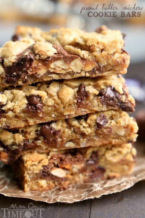 Peanut Butter Snickers Cookie Bars - these bars are delightfully chewy, incredibly moist, and just oozing with chocolate and peanut butter flavor. Peanut Butter Snickers, Desserts Bars, Snickers Dessert, Snickers Cookies, Chocolate Pecan Pie Bars, Snickers Chocolate, Mom On Timeout, Chocolate Pecan Pie, Pecan Pie Bars