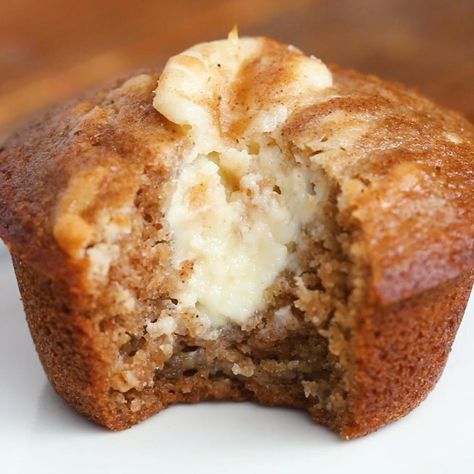 Chai Cream Cheese Muffins, Cinnamon Cheesecake Muffins, Banana Cream Cheese Muffins, Banana Cream Cheese, Banana Bread Muffin Recipe, Banana Cream Cheesecake, Cheesecake Muffins, Banana Bread Muffins, Cream Cheese Muffins