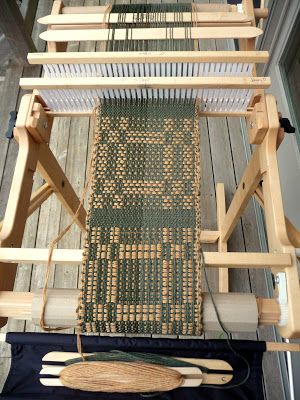 FarmNana's Fiber Frenzy: Rigid Heddle Summer Winter Weave!  Double weave project on the rigid heddle. Table Loom, Rigid Heddle Weaving Patterns, Wooden Arbor, Finger Weaving, Pick Up Sticks, Weaving Loom Projects, Rigid Heddle Weaving, Inkle Loom, Heddle Loom