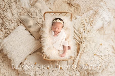 Macrame Pillows, Boho Bed, Newborn Digital Backdrop, Newborn Family Photos, Monthly Baby, Newborn Baby Photoshoot, Newborn Poses, Newborn Posing, Foto Baby