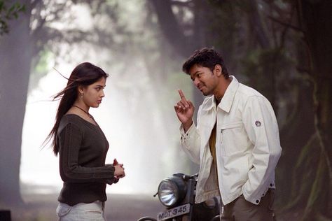 Sachin Vijay, Sachin Movie, Love Couple Images Hd, Vijay Actor Hd Images, College Boy, Cute Movie Scenes, Samantha Pics, Romantic Couple Images, Thalapathy Vijay