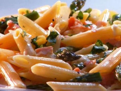 Get Penne a la Santa Fe Recipe from Food Network Dove Recipes, Pasta Chicken, Italian Recipes Authentic, Penne Pasta, Chicken Pasta, Sun Dried Tomato, Copycat Recipes, Food Network, Pasta Dishes