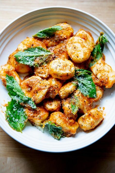 Homemade ricotta gnocchi are astonishingly easy to make. This recipe takes no time to assemble and will produce pillowy, delicious gnocchi! Homemade Ricotta Gnocchi, Homemade Ricotta, Ricotta Gnocchi, Easy Tomato Sauce, Ricotta Recipes, Green Beans And Tomatoes, Toasted Pine Nuts, Recipes Homemade, Chicken And Dumplings