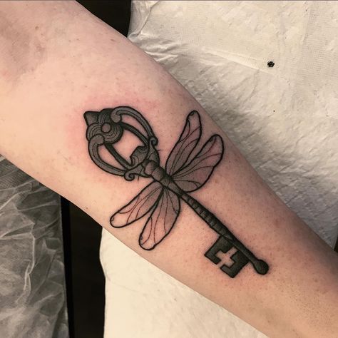 Dragonfly Skeleton Key Tattoo | Tattoo Ideas and Inspiration Key Tattoo With Flowers, Traditional Tattoo Key, Dragonfly Skeleton, Skeleton Key Tattoo, Dragonfly Tattoos, Ink Therapy, Skeleton Tattoo, Dragonfly Tattoo Design, Key Tattoos