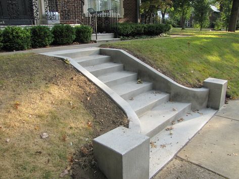 Gardening Hacks Diy, Sloped Landscaping, Plant Backyard, Concrete Front Steps, Cement Steps, Outdoor Design Ideas, Painted Brick Exteriors, Landscape Stairs, Rustic Landscaping