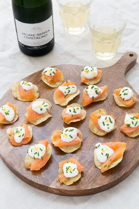 Cold Appetizers Easy, Salmon Appetizer, Salmon Potato, Kettle Chips, Easy Cold, Meat Appetizers, Lunch Appetizers, Quick And Easy Appetizers, Party Appetizers Easy