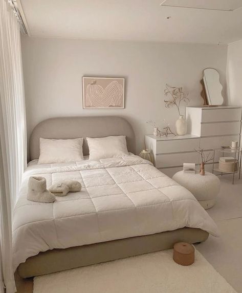 Bed Inspo, Teen Room Designs, Clean Rooms, Fall Bedroom Ideas, Indian Room Decor, Bedroom Teen, Deco House, Flat Decor, Cozy Fall Bedroom