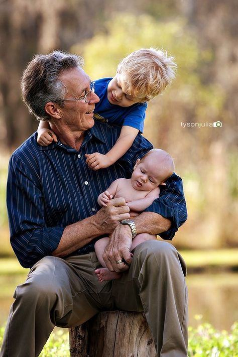 Grandkids Photography, Grandparents Photography, Grandkids Pictures, Mobile Hair Salon, Grandparent Photo, Family Posing, Shooting Photo, Portrait Poses, Christmas Family