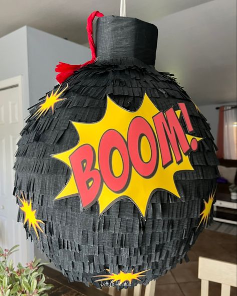 Marvel Pinata, Iron Man Pinata Diy, Batman Pinata Diy, Batman Party Backdrop, Outdoor Batman Birthday Party, Hot Wheels Themed Birthday Party, Marvel Vs Dc, Marvel Vs, 8th Birthday