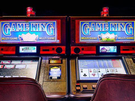 Finding a Video Poker Bug Made These Guys Rich—Then Vegas Made Them Pay Las Vegas Video, Poker Machine, Kings Game, Video Poker, Vegas Baby, Travel List, Desert Rose, Interesting Articles, Great Stories