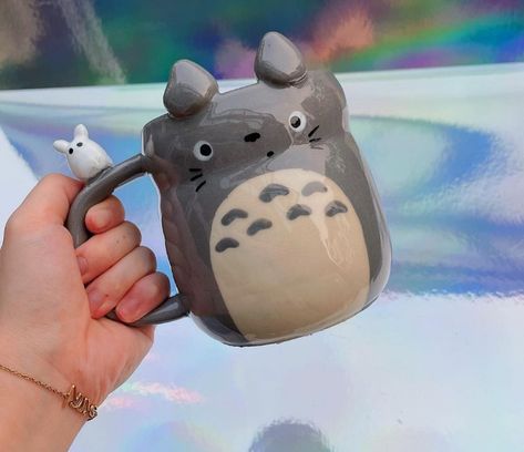 Totoro Mug, Infp T, Pretty Mugs, Clay Diy Projects, Ceramic Artwork, Diy Ceramic, Clay Mugs, No Face, Pottery Crafts