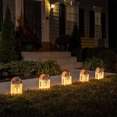 R2-D2 Luminary Lights The Path Of The Jedi Straight To Your Door -  #decor #lights #r2d2 #starwars Luminary Lights, Star Wars Halloween Decorations, Star Wars Christmas Lights, Starwars Christmas, Star Wars Light, Star Wars Decor, Star Wars Halloween, Star Wars Diy, Star Wars Books