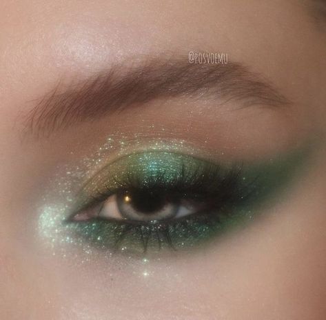 Wing Liner, Goddess Makeup, Artist Makeup, Prom Inspo, Formal Makeup, Swag Makeup, Ethereal Makeup, Green Makeup, A Wing