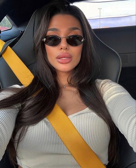 Sunglasses Outfits For Women, Fendi Glasses Sunglasses, Sunglasses Selfie Ideas, Trendy Sunglasses 2024, Fendi Sunglasses Women, 2024 Glasses, Luxury Sunglasses Women, Sunglasses Selfie, Sunglasses Fendi