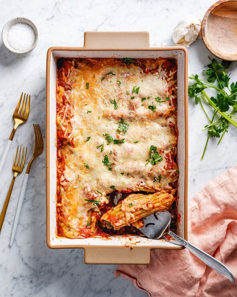 Beef And Cheese Manicotti, Stuffed Manicotti Recipe, Easy Manicotti Recipe, Baked Manicotti, Manicotti Pasta, Stuffed Manicotti, Cheese Manicotti, Apple Walnut Salad, Manicotti Recipe