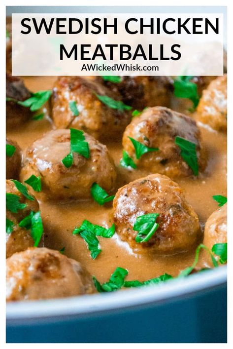 Baked Swedish Meatballs, Baked Chicken Meatballs, Shrimp Fettuccine, Garlic Spaghetti, Chicken Keto, Chicken Meatball Recipes, Fit Recipes, Chicken Ideas, Sour Cream Sauce