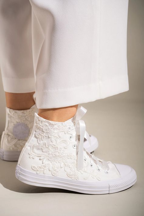 White Wedding Converse High Top, Custom Converse Shoes, Lace High Top Converse for Bride, Wedding Sneakers - Etsy Greece Lace Converse, Custom Converse Shoes, Converse High Top, Wedding Converse, Wedding Sneakers, Ivory Wedding Shoes, High Top Converse, Ankle Strap Block Heel, Custom Converse