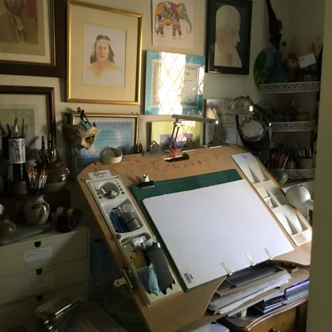 Artist Workspace Aesthetic, Art Set Up Aesthetic, Drawing Set Up, Drawing Station, Drawing Set Up Desk Aesthetic, Art Setup, Bedroom Study Space, Mangaka Aesthetic, Digital Artist Aesthetic Workspace