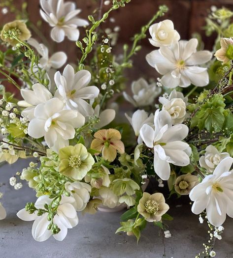 October Wedding Bouquets, Green Wedding Flowers, Earthy Wedding, 캐릭터 드로잉, Wedding Florals, Wedding Floral, Flower Centerpieces, Anemone, White Green